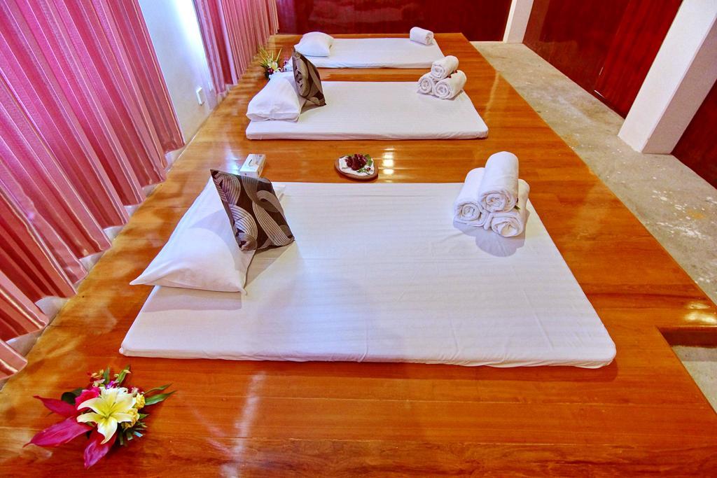 Triumph Hotel Mandalay Buitenkant foto