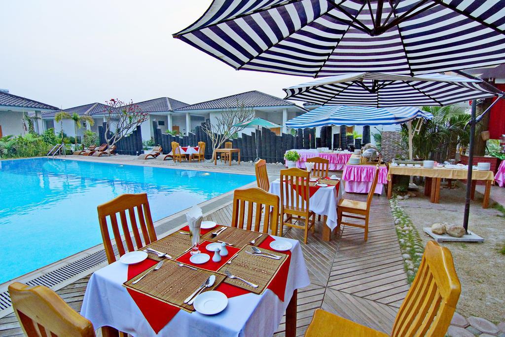 Triumph Hotel Mandalay Buitenkant foto