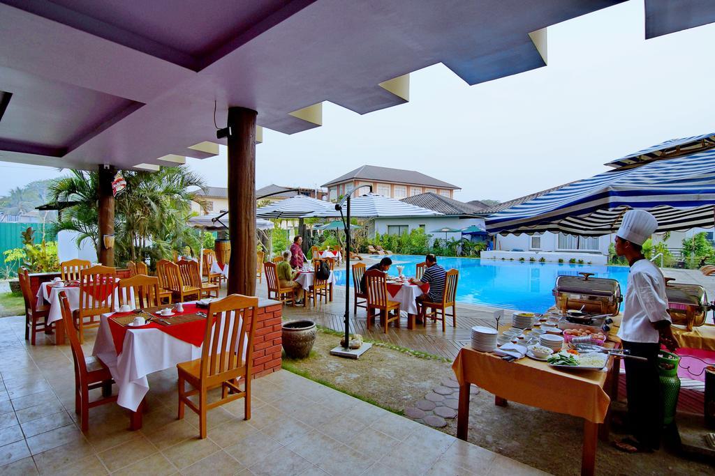 Triumph Hotel Mandalay Buitenkant foto