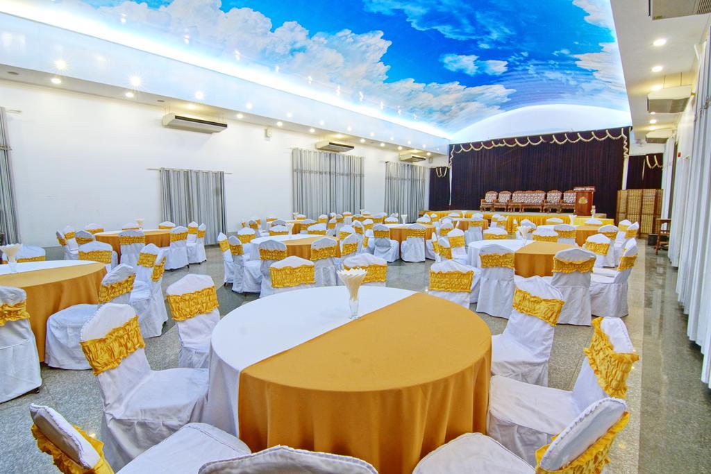 Triumph Hotel Mandalay Buitenkant foto