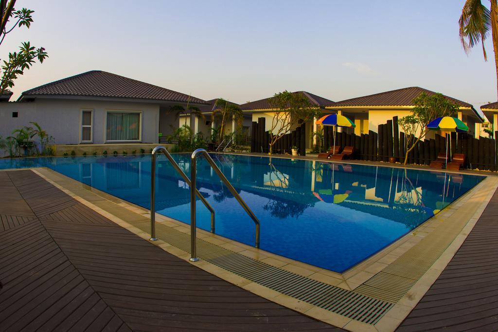 Triumph Hotel Mandalay Buitenkant foto