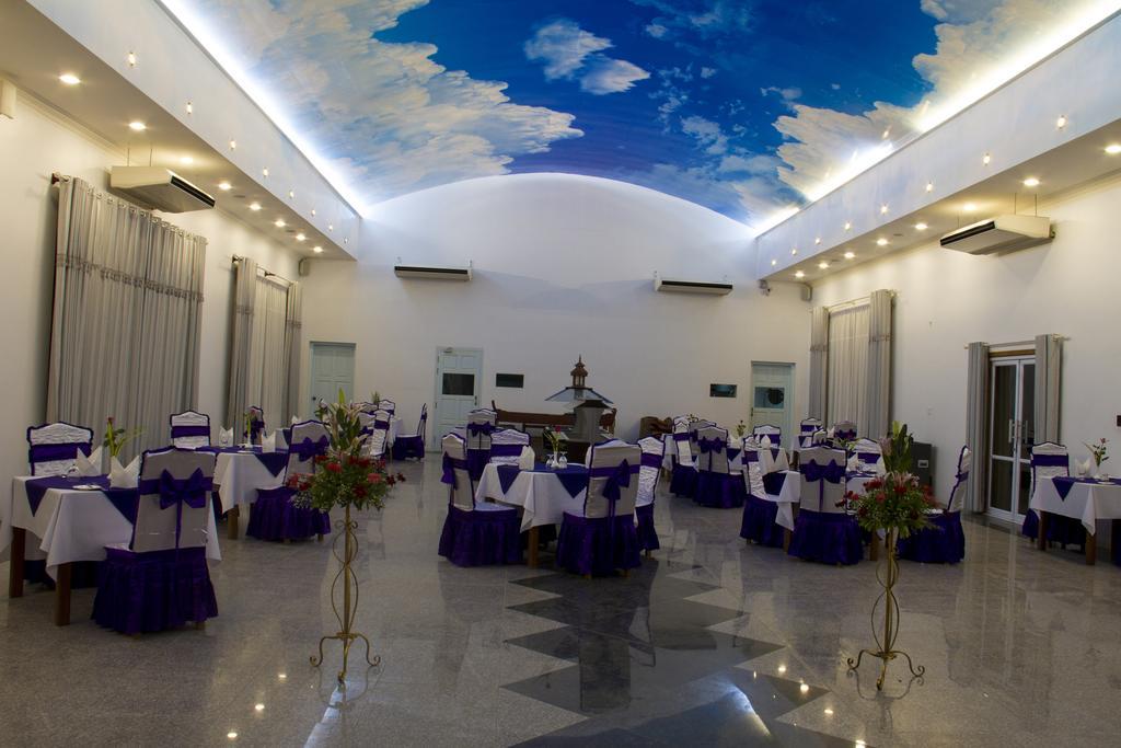 Triumph Hotel Mandalay Buitenkant foto