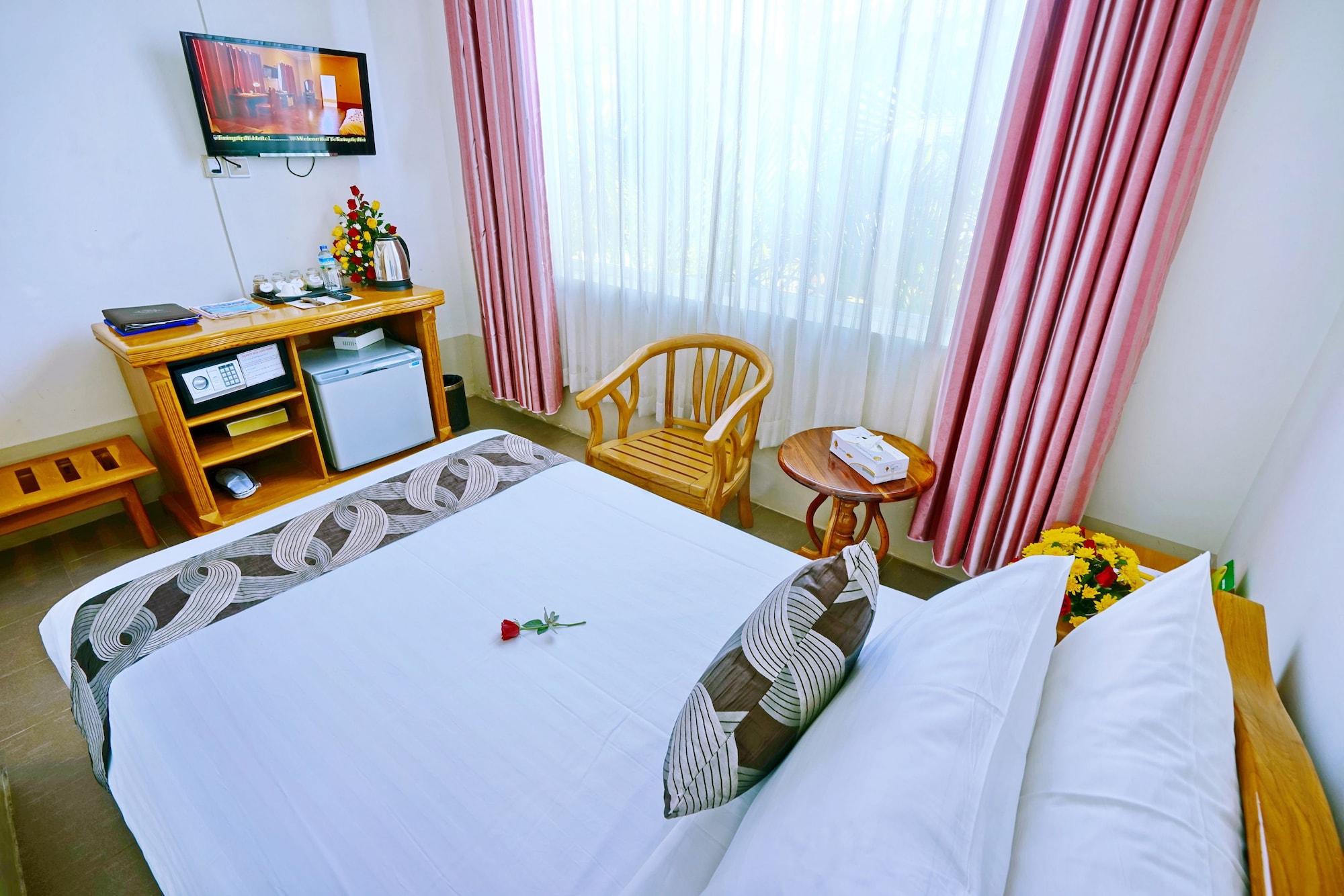 Triumph Hotel Mandalay Buitenkant foto