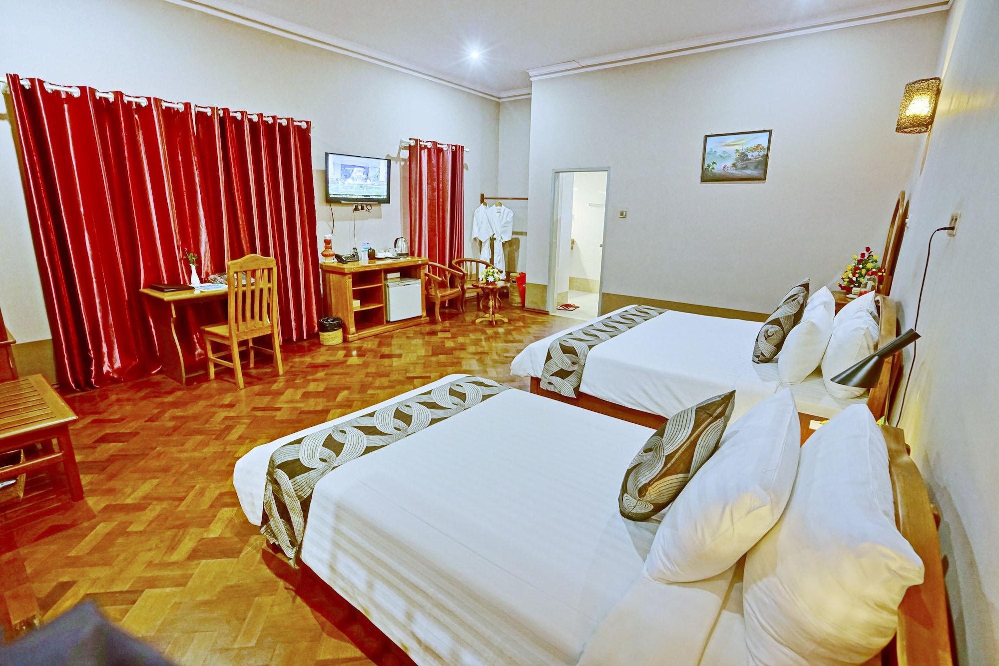 Triumph Hotel Mandalay Buitenkant foto