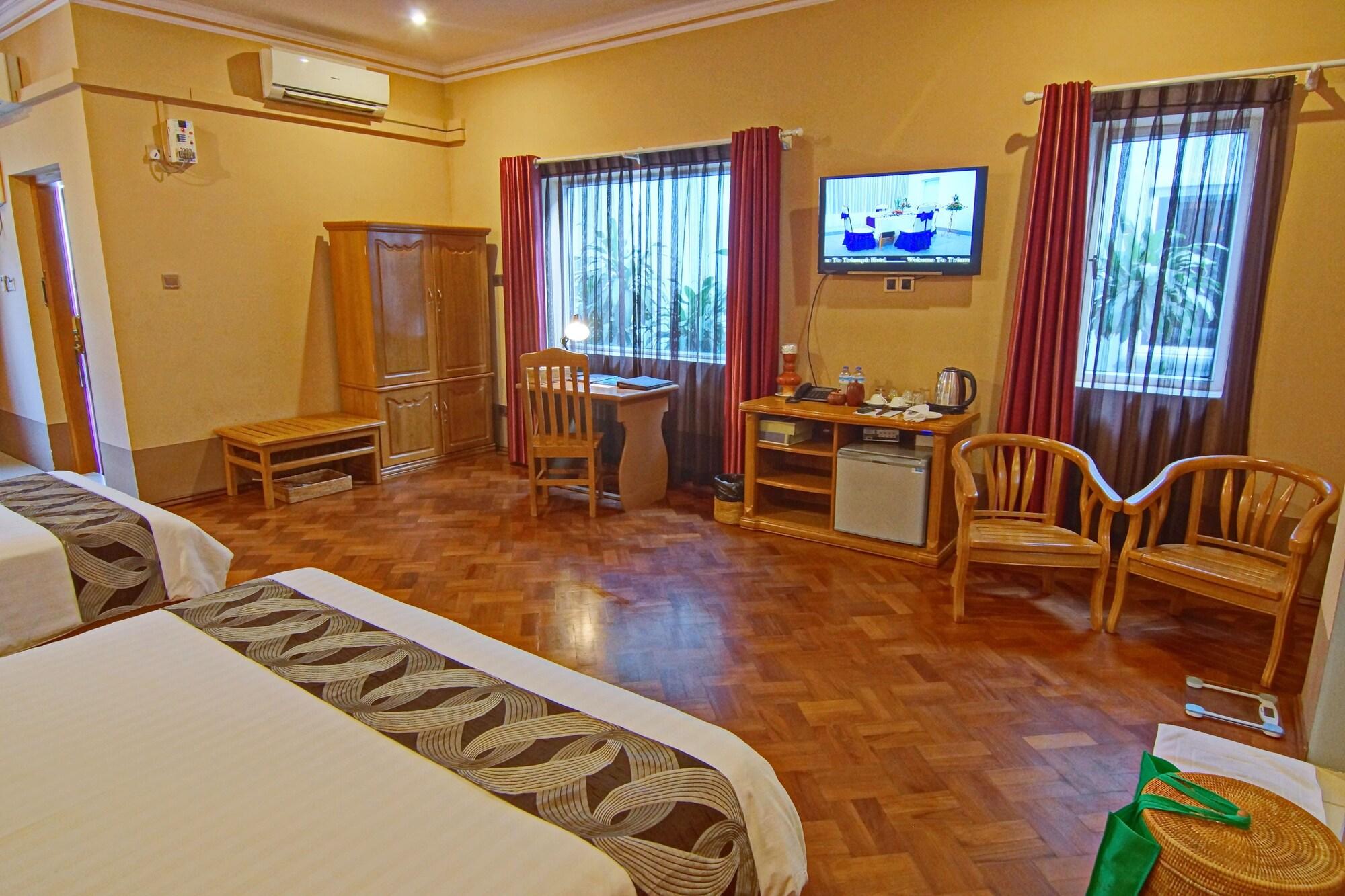 Triumph Hotel Mandalay Buitenkant foto
