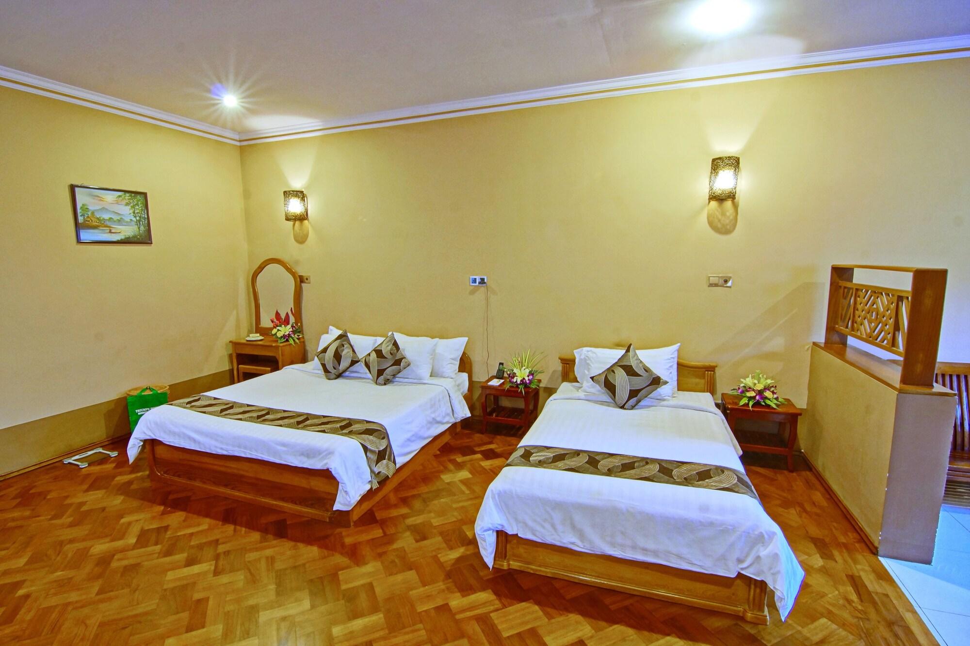 Triumph Hotel Mandalay Buitenkant foto