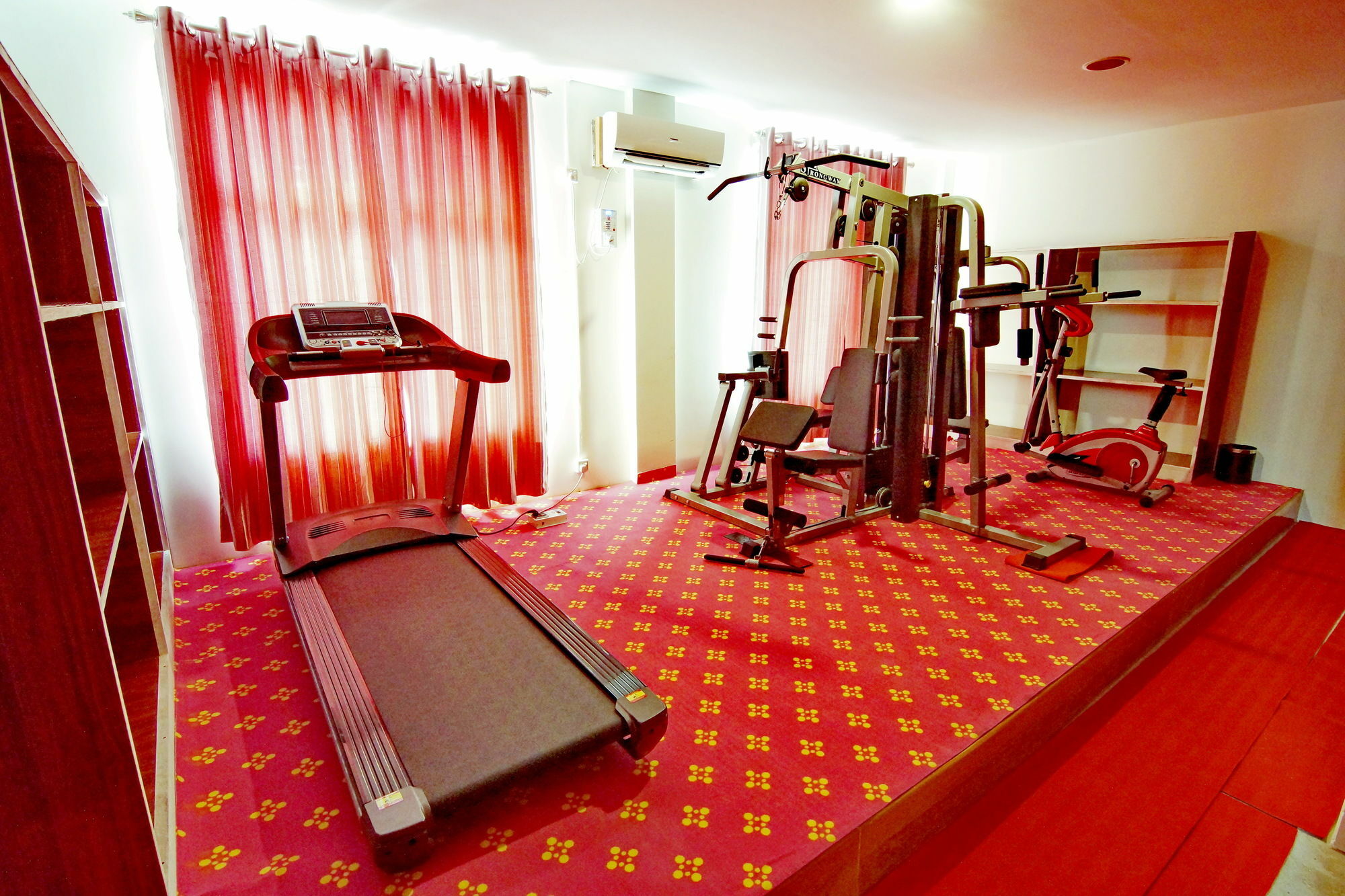 Triumph Hotel Mandalay Buitenkant foto