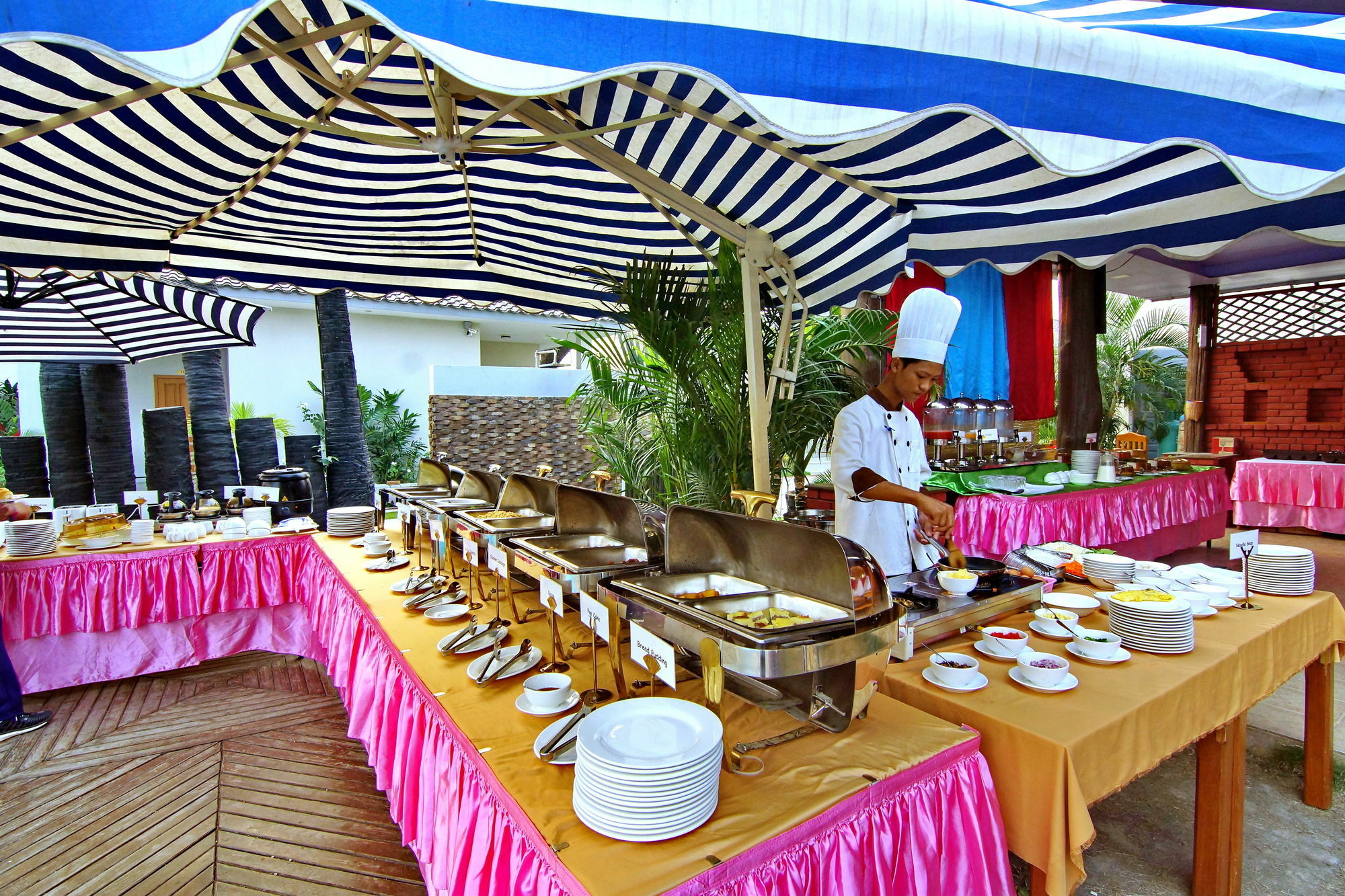 Triumph Hotel Mandalay Buitenkant foto