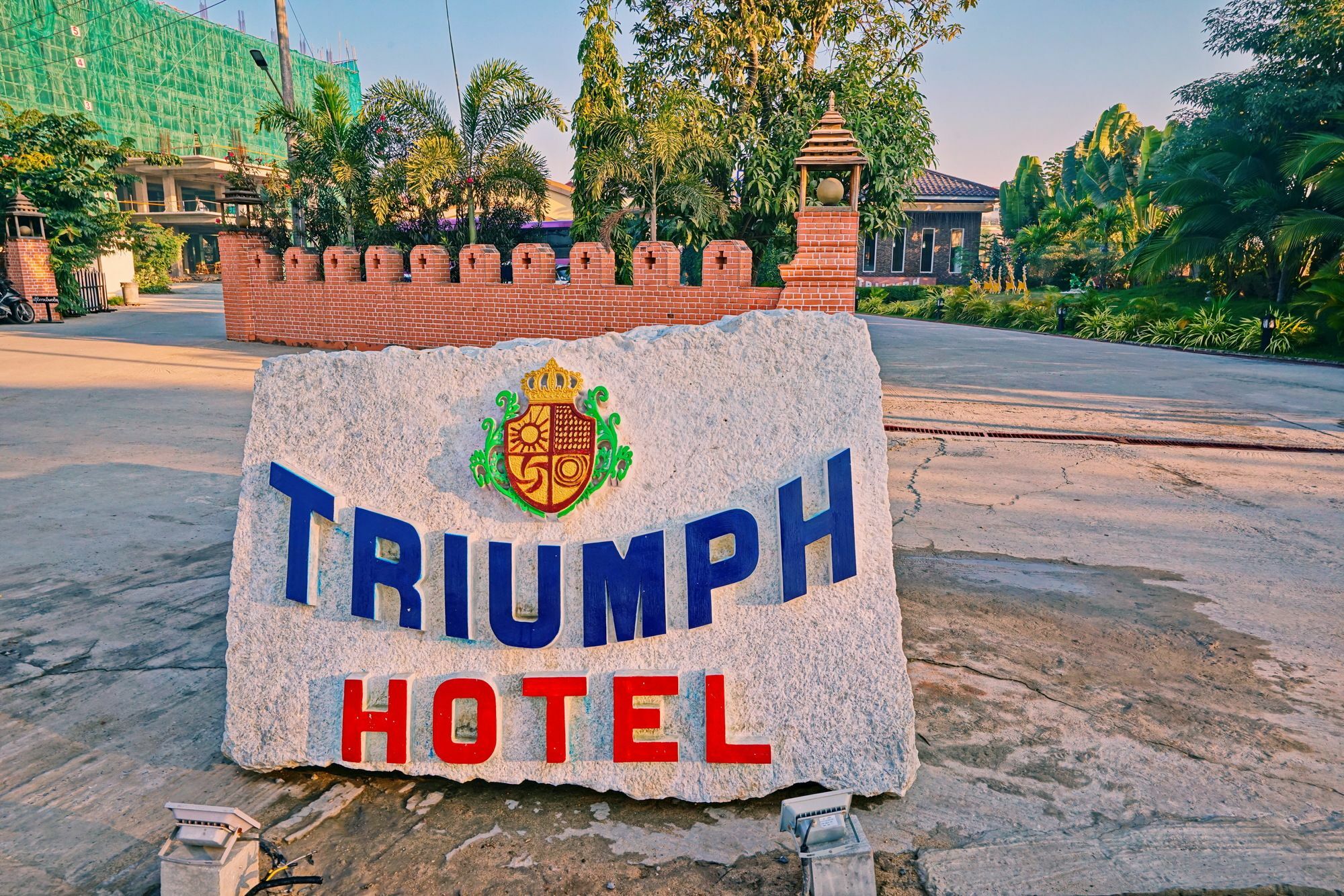 Triumph Hotel Mandalay Buitenkant foto
