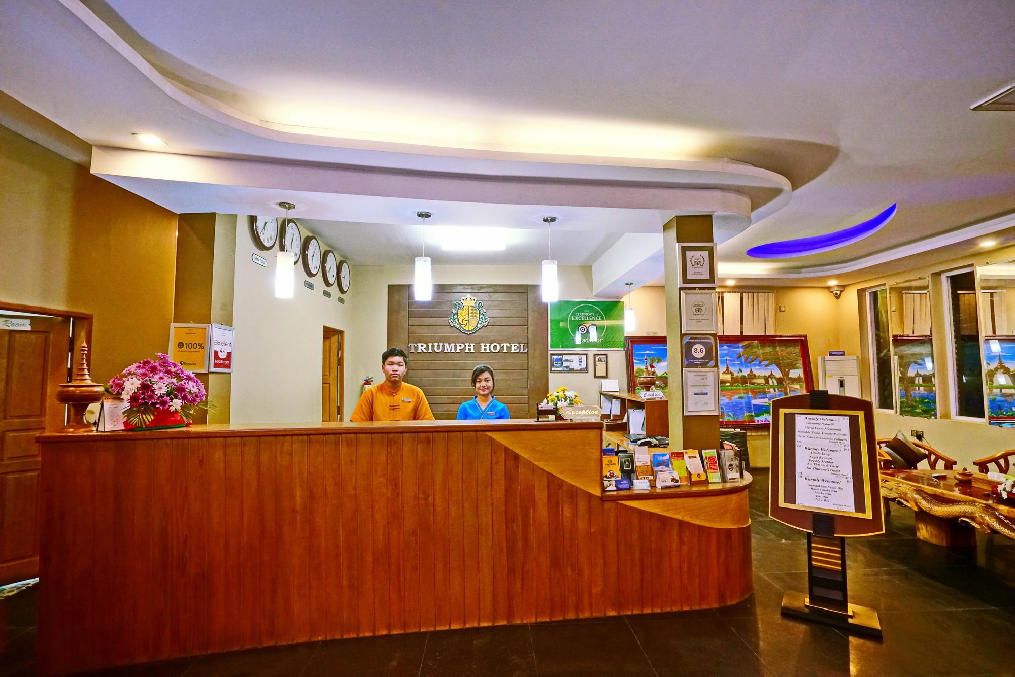 Triumph Hotel Mandalay Buitenkant foto