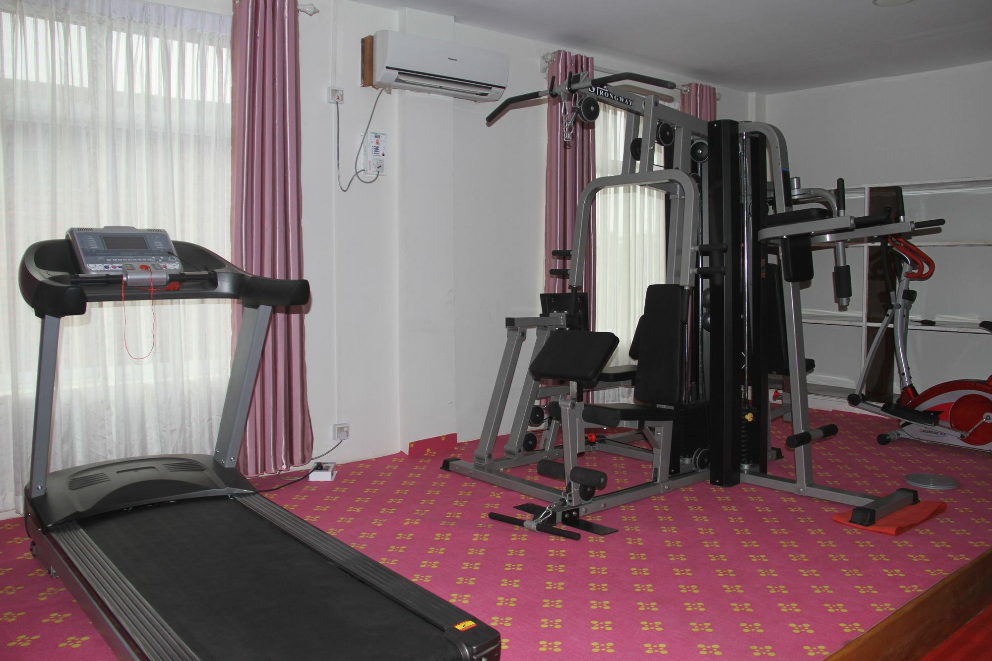 Triumph Hotel Mandalay Buitenkant foto