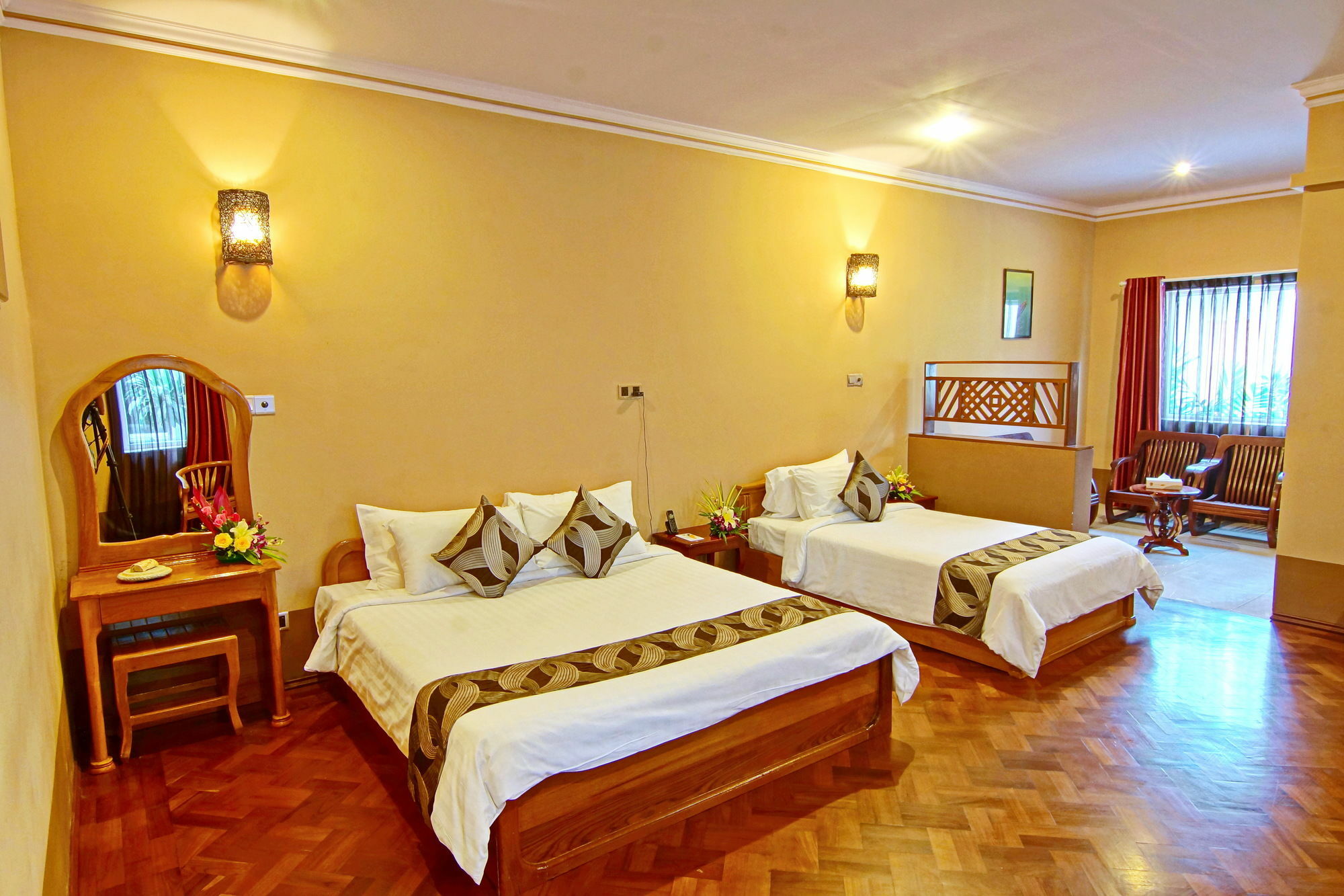 Triumph Hotel Mandalay Buitenkant foto