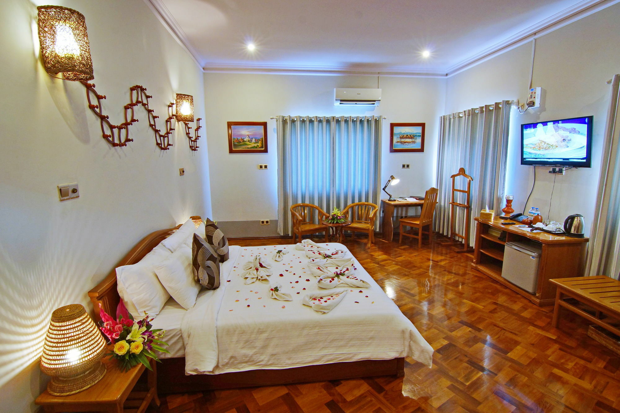 Triumph Hotel Mandalay Buitenkant foto