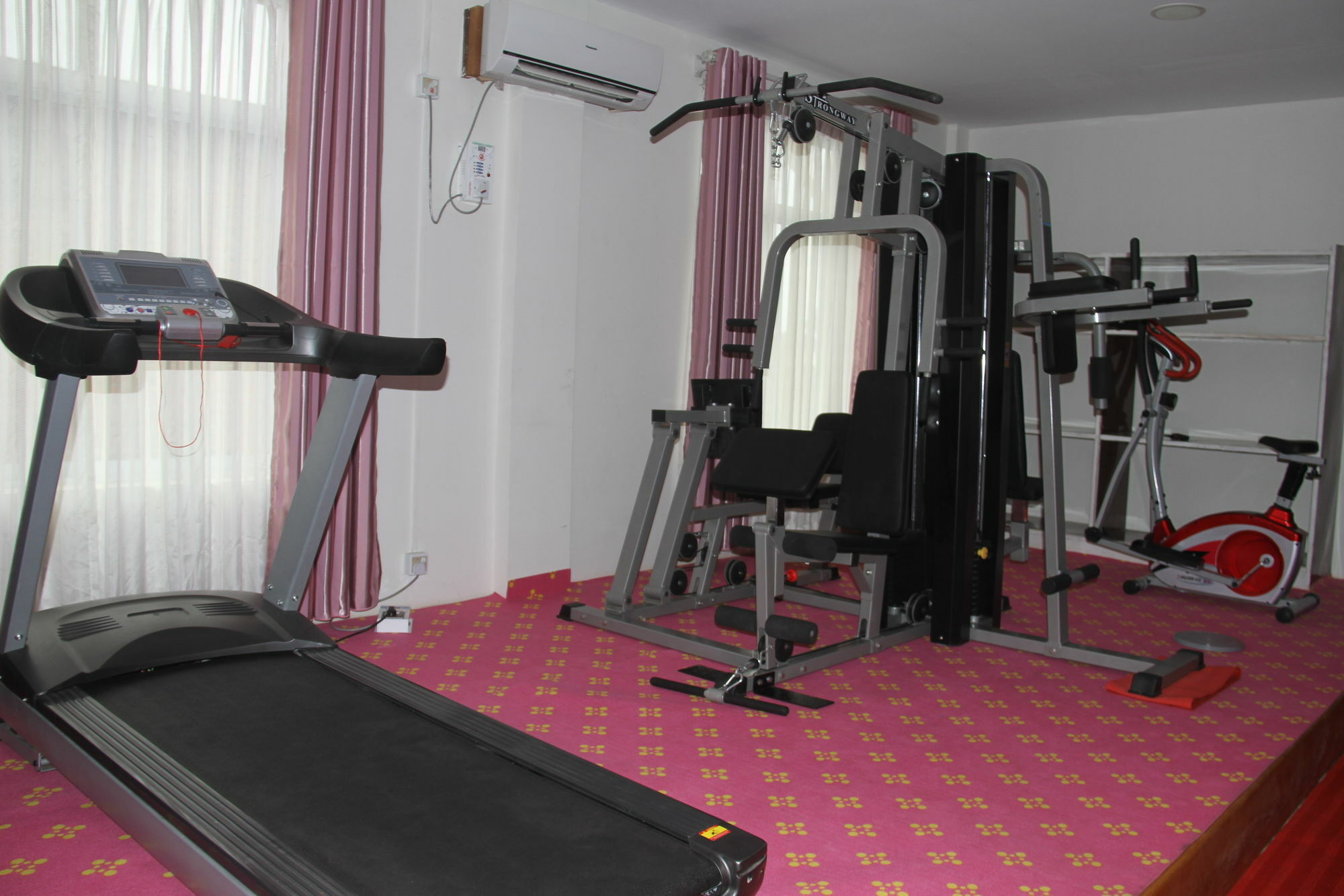 Triumph Hotel Mandalay Buitenkant foto