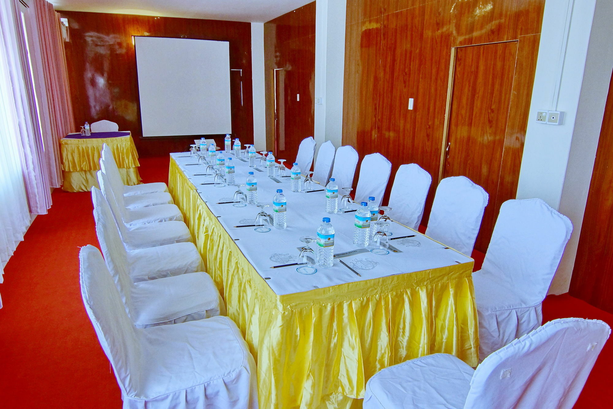 Triumph Hotel Mandalay Buitenkant foto