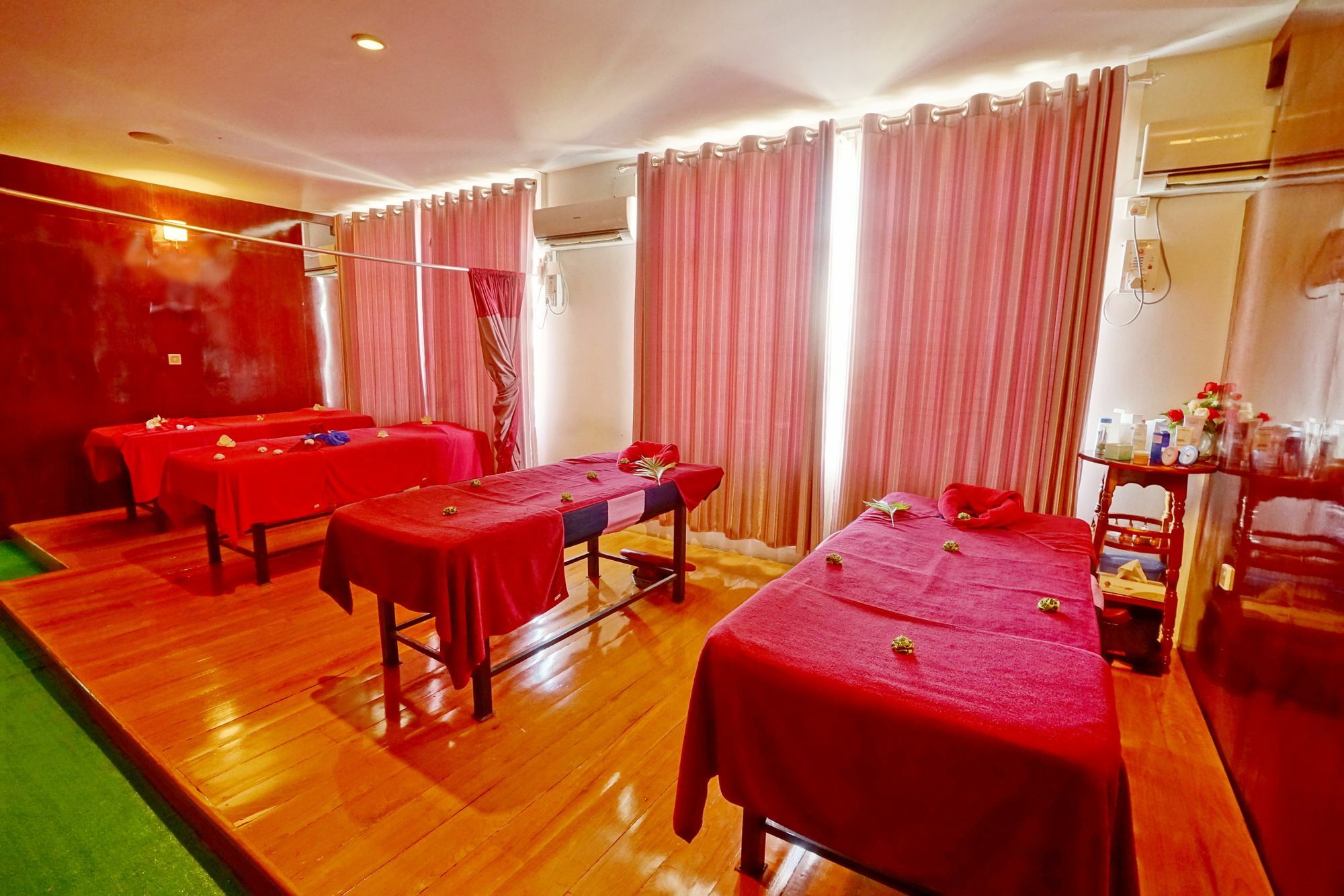 Triumph Hotel Mandalay Buitenkant foto