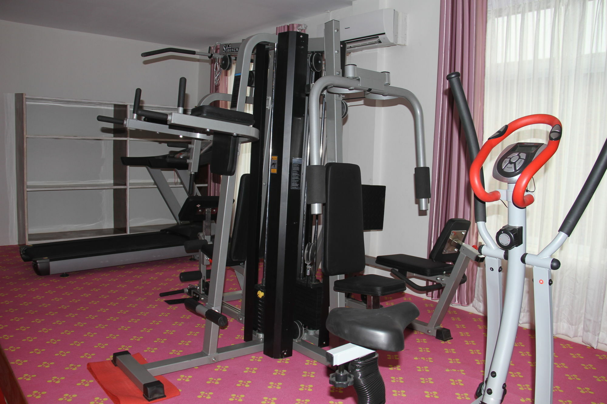 Triumph Hotel Mandalay Buitenkant foto
