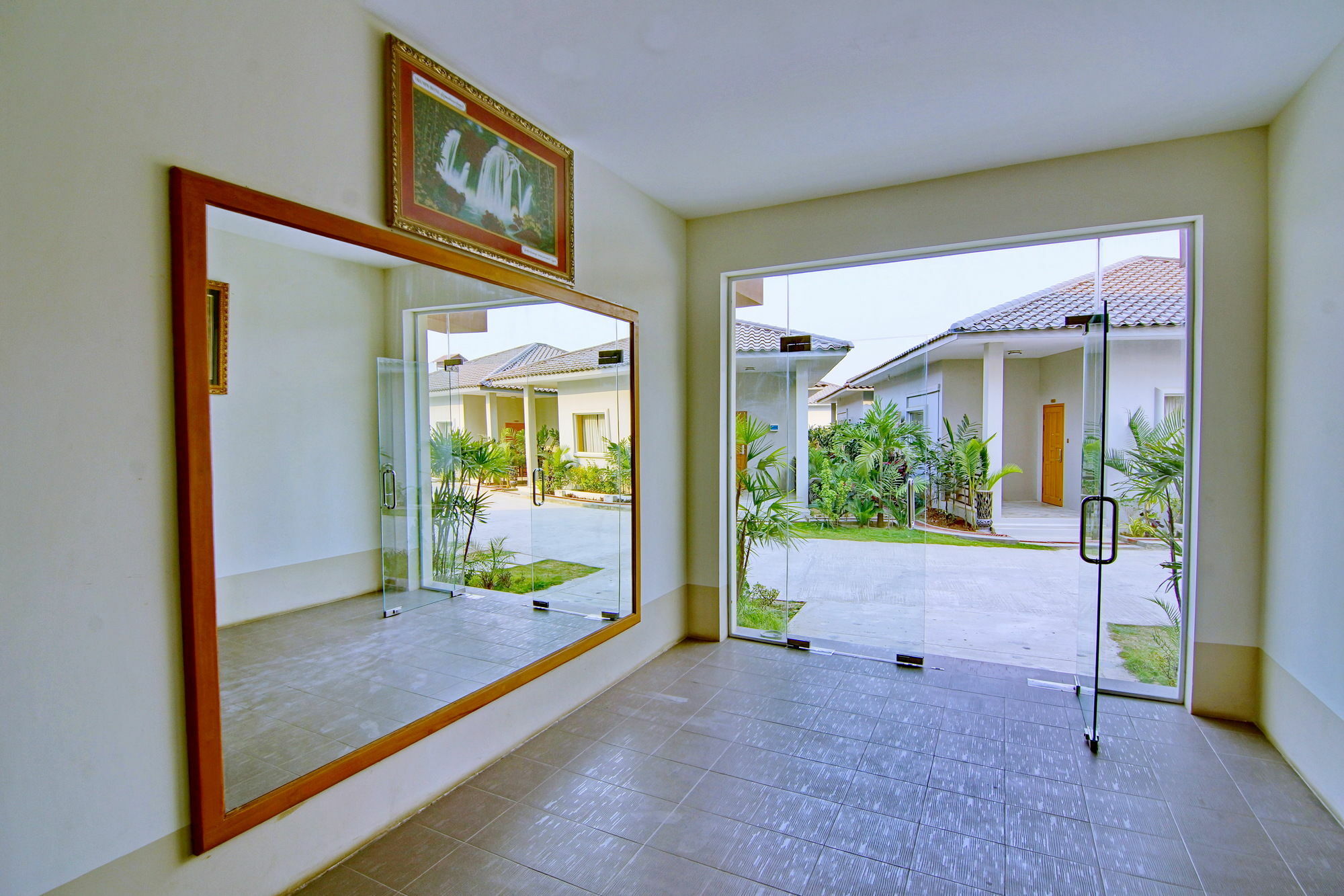 Triumph Hotel Mandalay Buitenkant foto