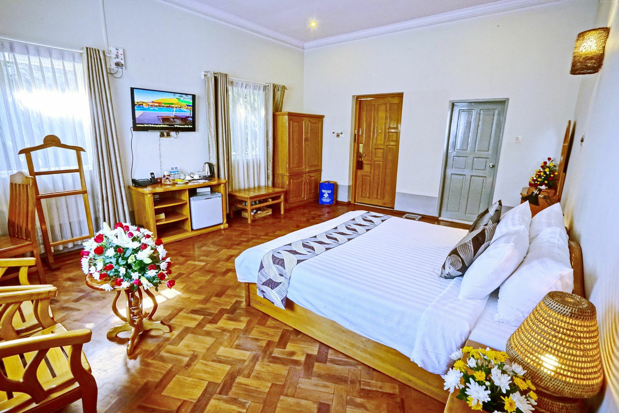 Triumph Hotel Mandalay Buitenkant foto