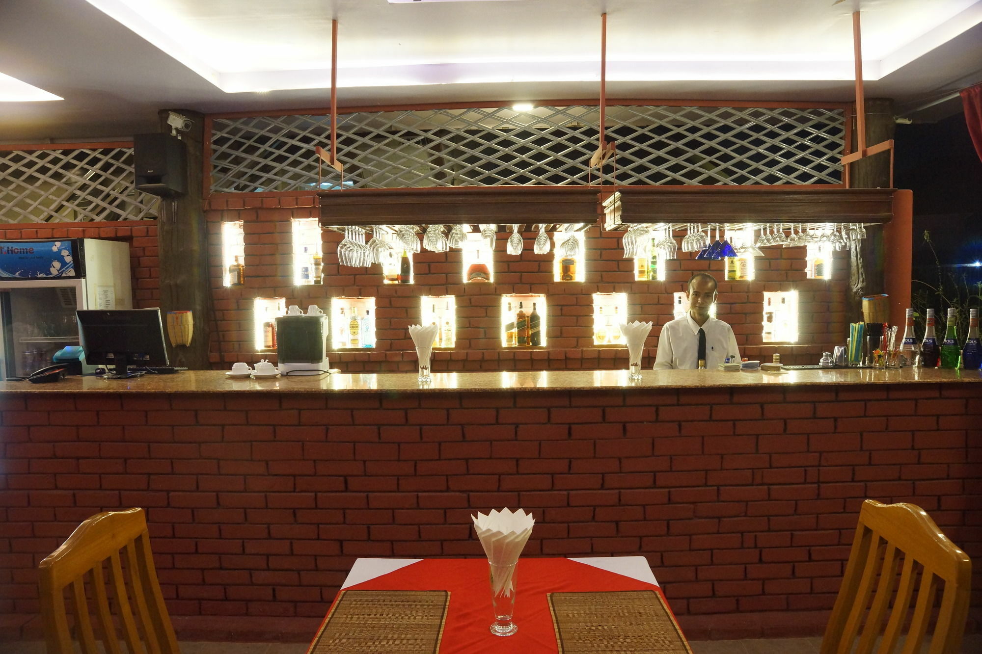 Triumph Hotel Mandalay Buitenkant foto