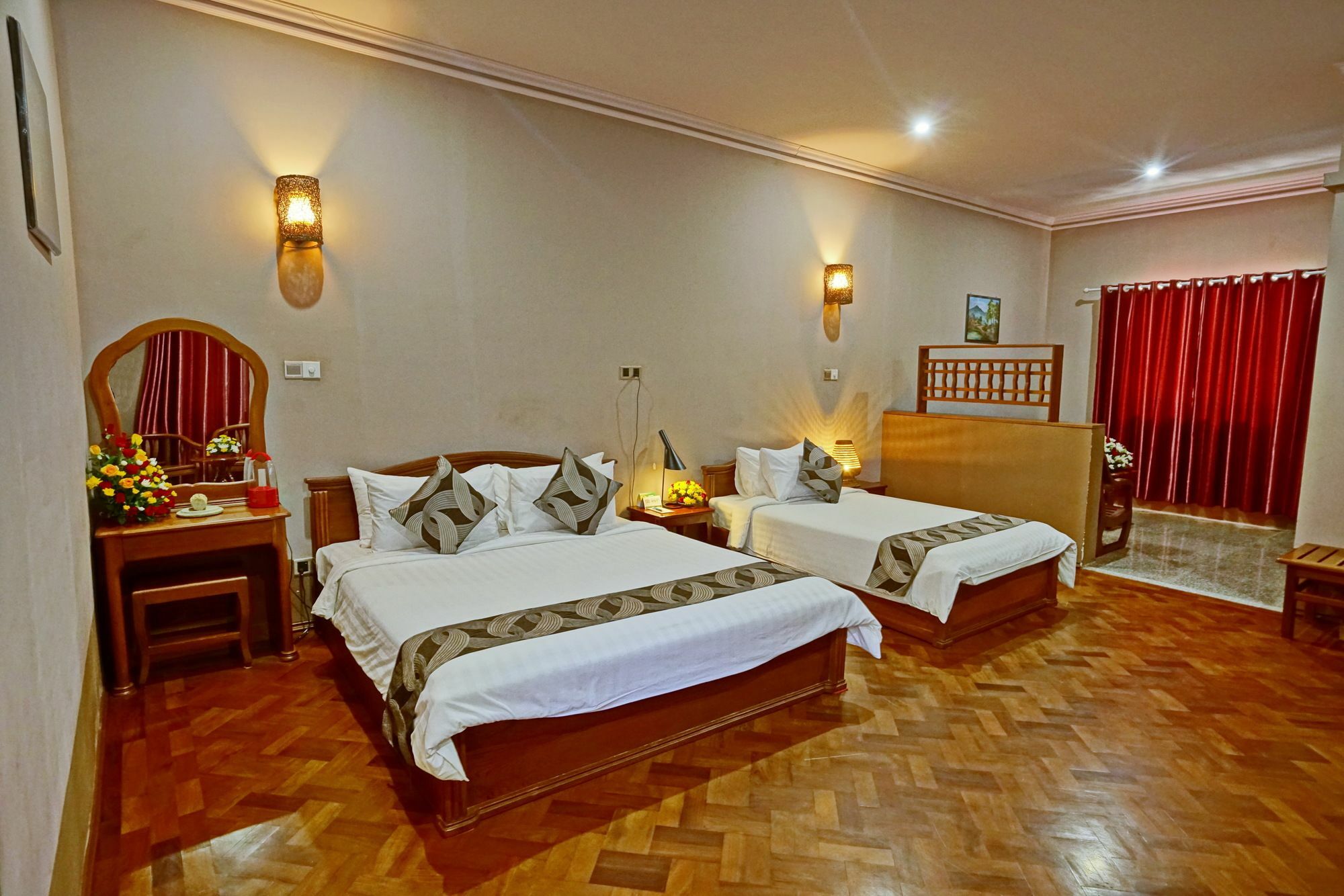 Triumph Hotel Mandalay Buitenkant foto