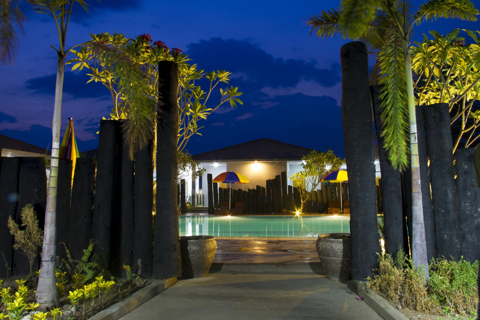 Triumph Hotel Mandalay Buitenkant foto